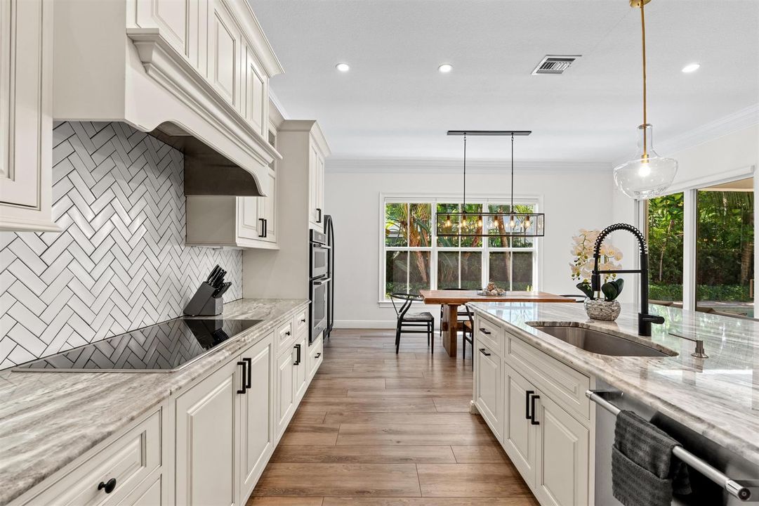 KITCHEN_STRAIGHT_TO_BREAKFAST_NOOK