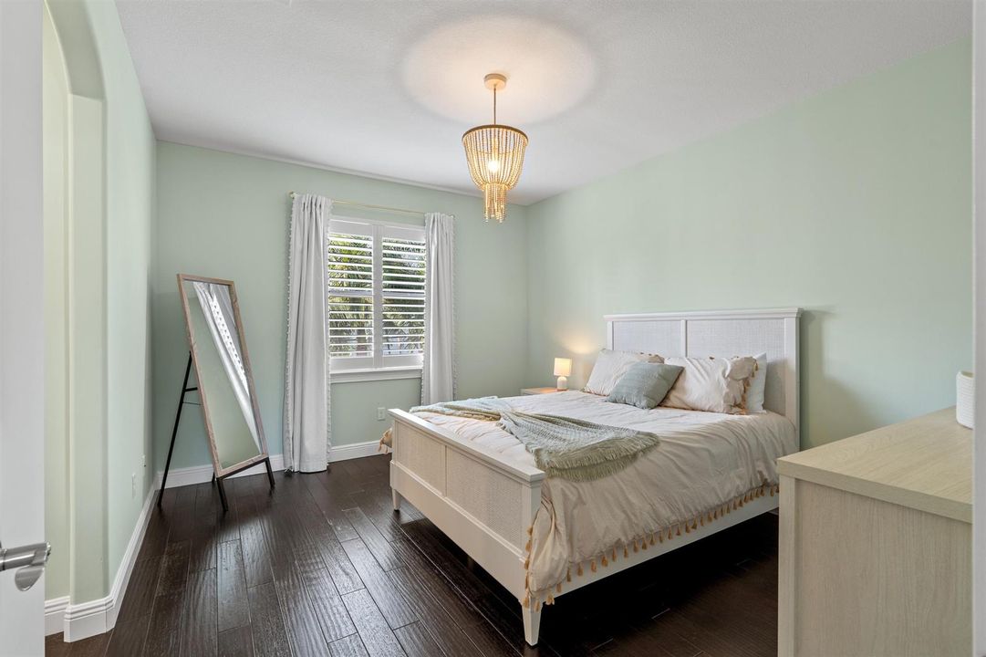 BEDROOM_2_ANGLE_LEFT