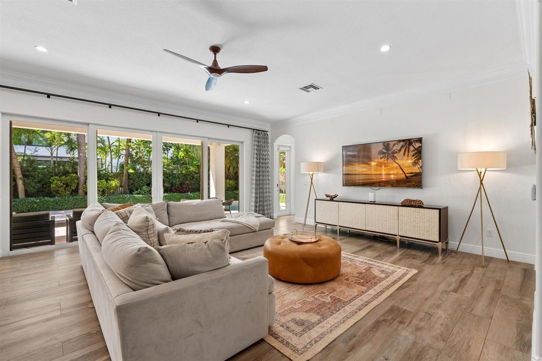 LIVING_ROOM_ANGLE_RIGHT (1)
