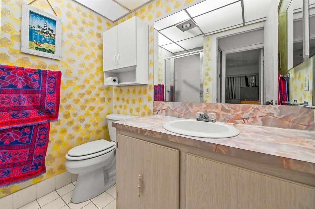 12 Bathroom 01