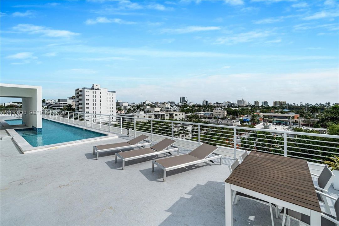 В аренду: $7,995 (2 спален, 2 ванн, 1256 Квадратных фут)