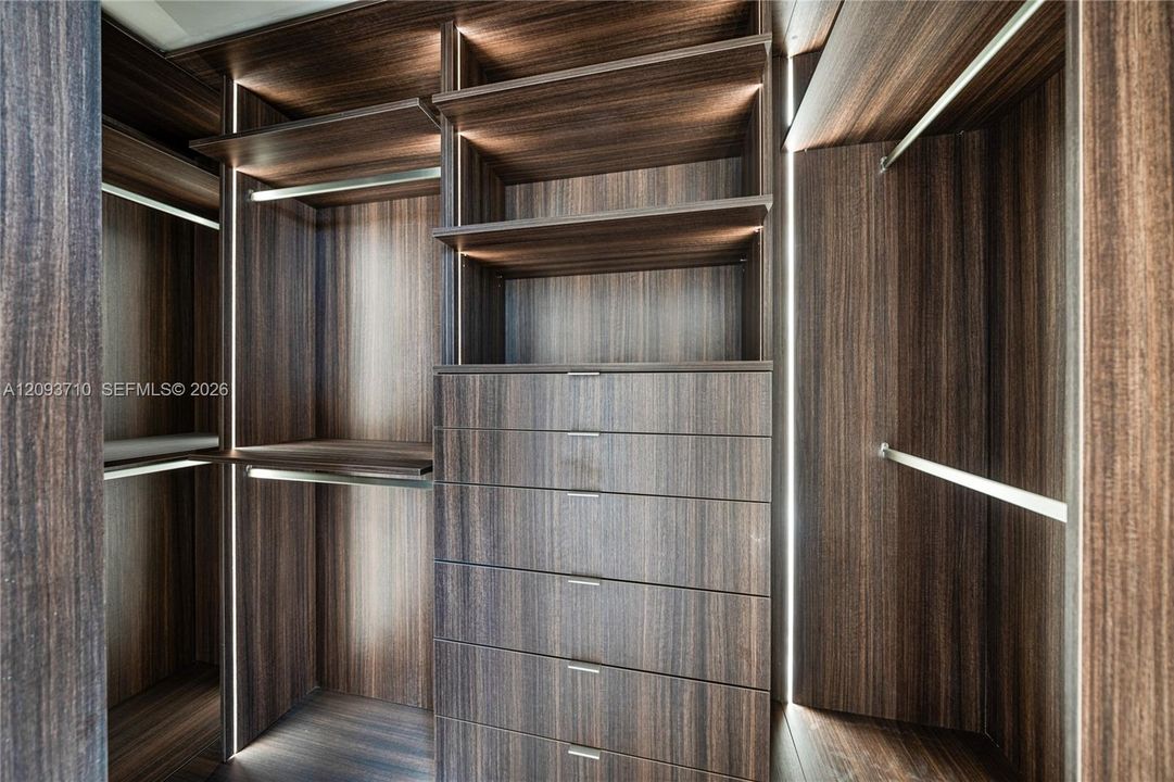 В аренду: $7,995 (2 спален, 2 ванн, 1256 Квадратных фут)