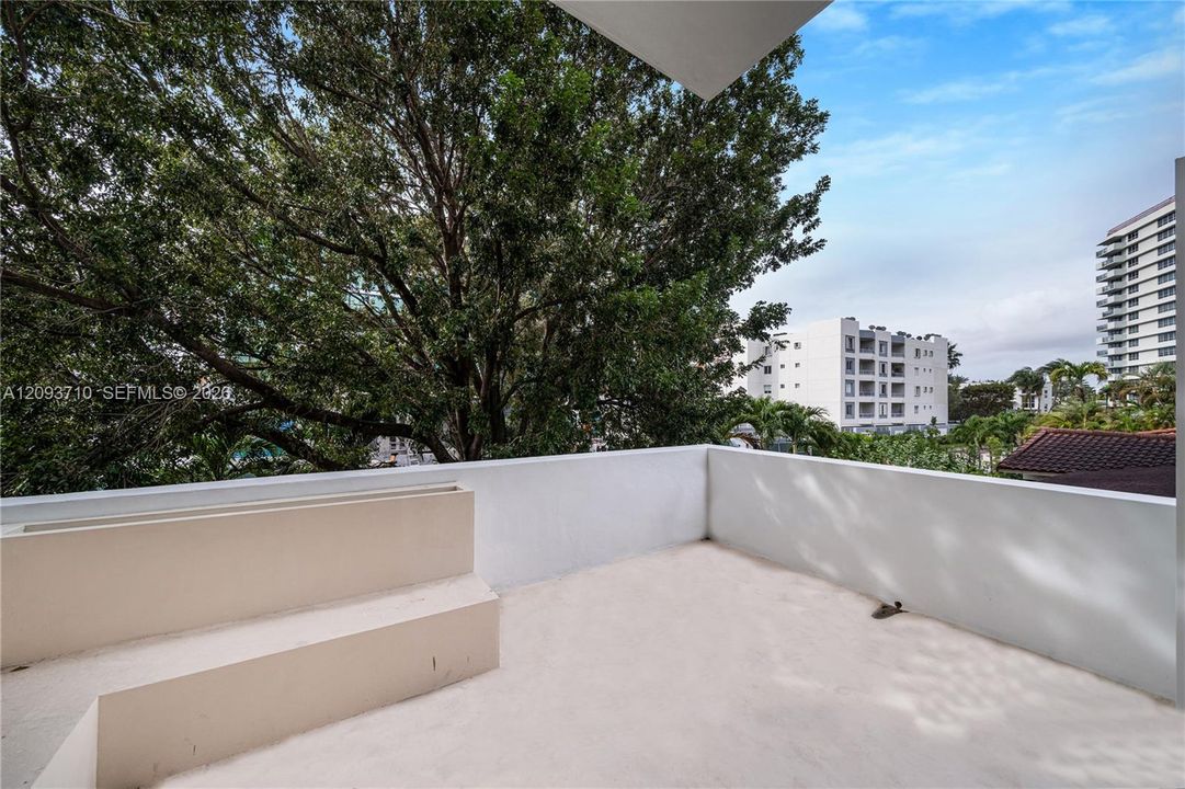В аренду: $7,995 (2 спален, 2 ванн, 1256 Квадратных фут)