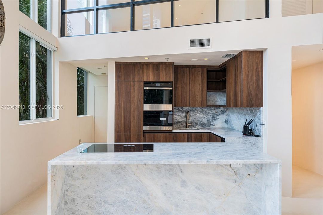 В аренду: $7,995 (2 спален, 2 ванн, 1256 Квадратных фут)