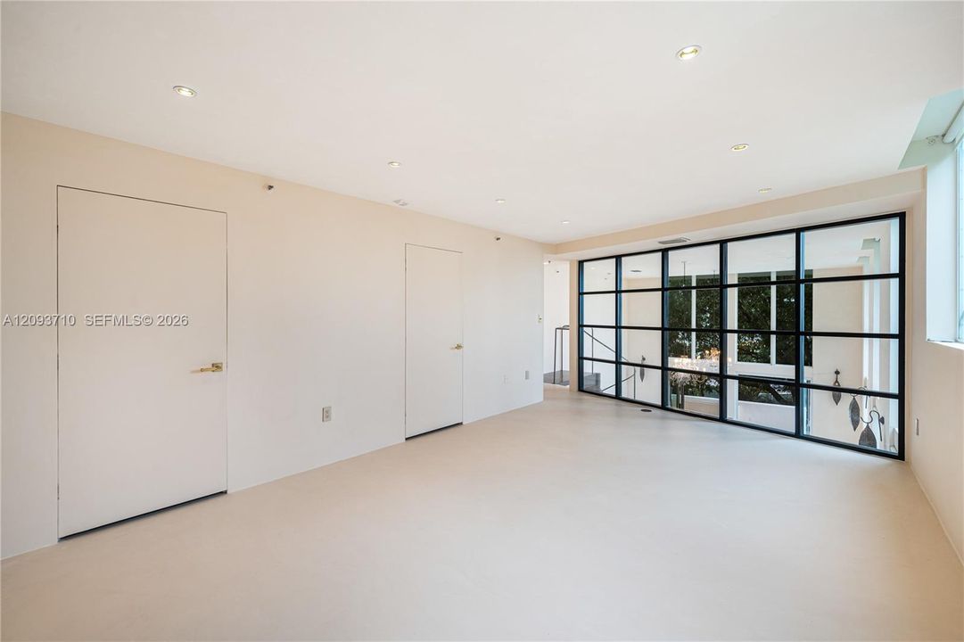 В аренду: $7,995 (2 спален, 2 ванн, 1256 Квадратных фут)