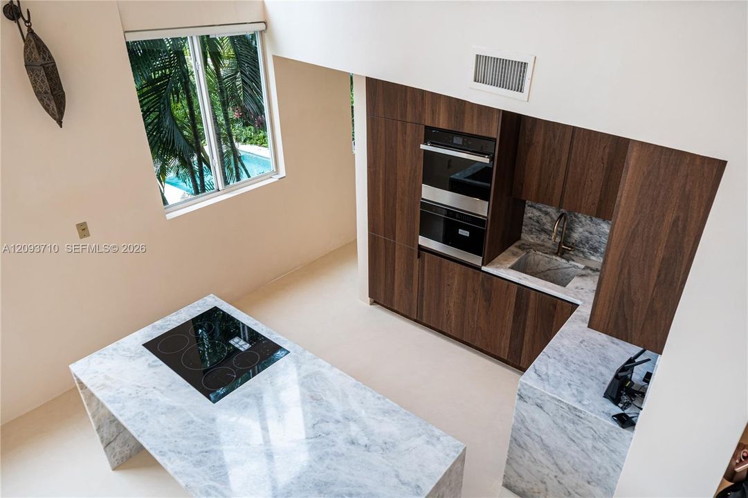 В аренду: $7,995 (2 спален, 2 ванн, 1256 Квадратных фут)