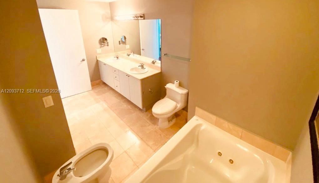 For Sale: $470,000 (1 beds, 1 baths, 960 Square Feet)