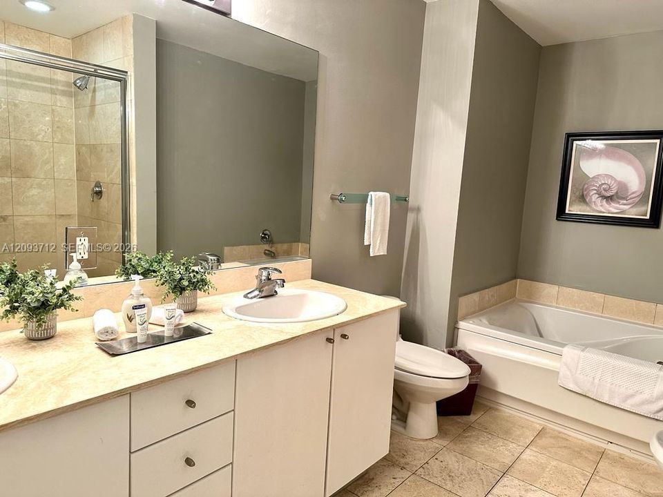 For Sale: $470,000 (1 beds, 1 baths, 960 Square Feet)