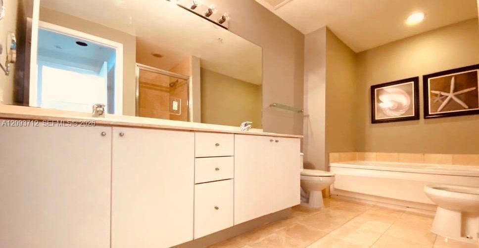For Sale: $470,000 (1 beds, 1 baths, 960 Square Feet)