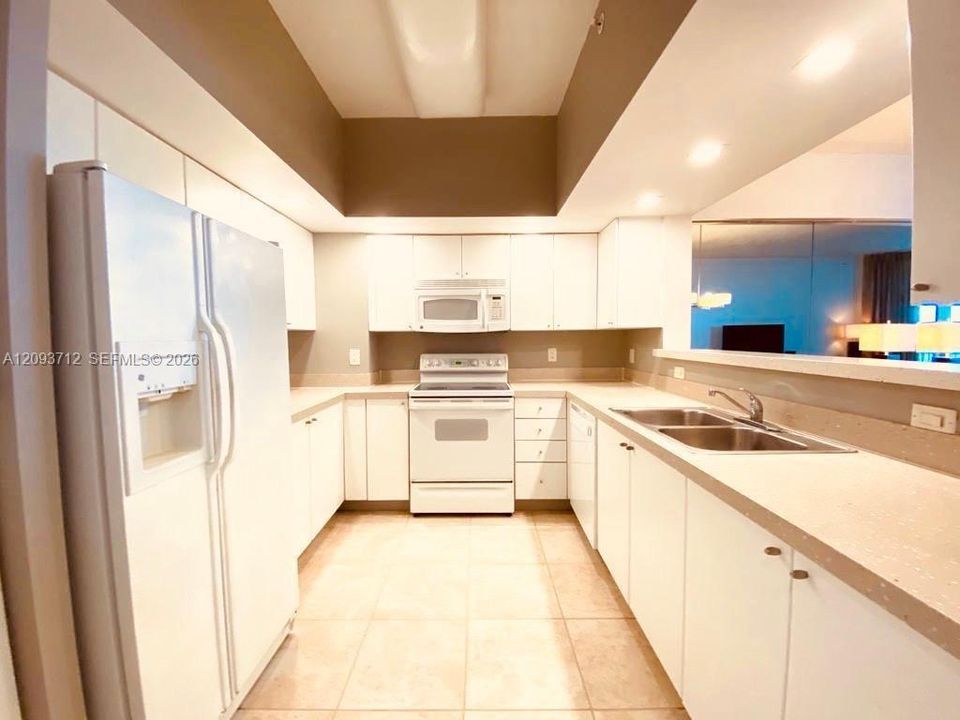 For Sale: $470,000 (1 beds, 1 baths, 960 Square Feet)
