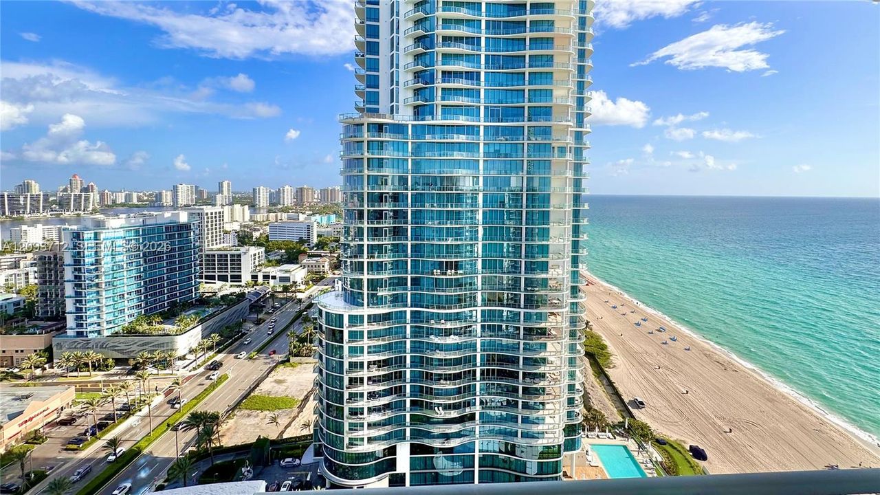 For Sale: $470,000 (1 beds, 1 baths, 960 Square Feet)