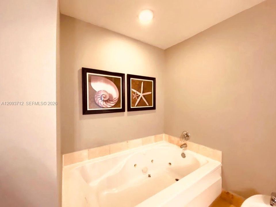 For Sale: $470,000 (1 beds, 1 baths, 960 Square Feet)