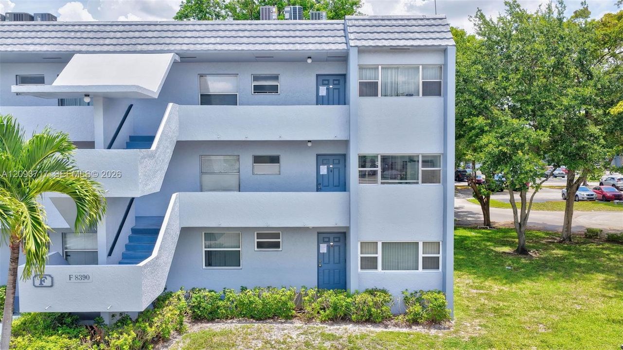 For Rent: $1,800 (2 beds, 2 baths, 1075 Square Feet)