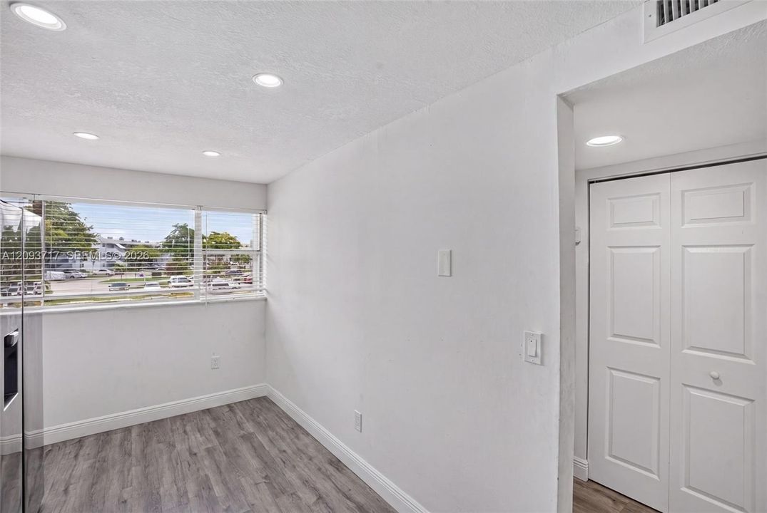 For Rent: $1,800 (2 beds, 2 baths, 1075 Square Feet)