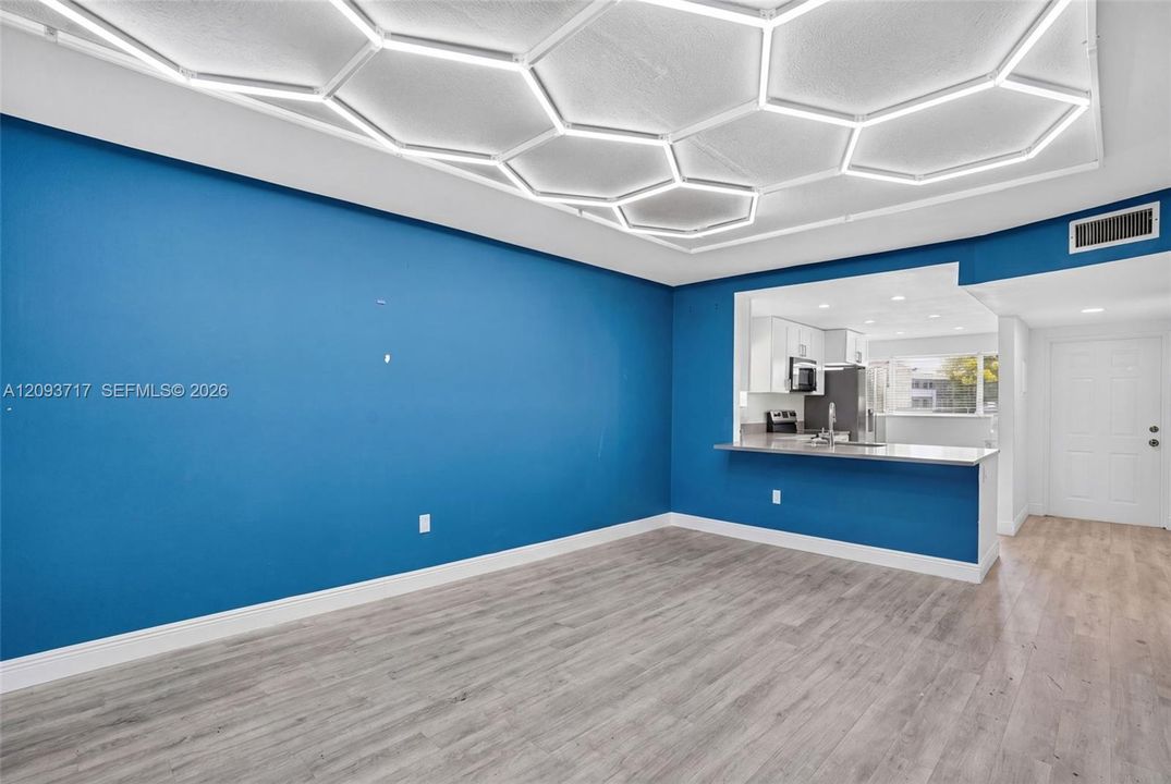 For Rent: $1,800 (2 beds, 2 baths, 1075 Square Feet)