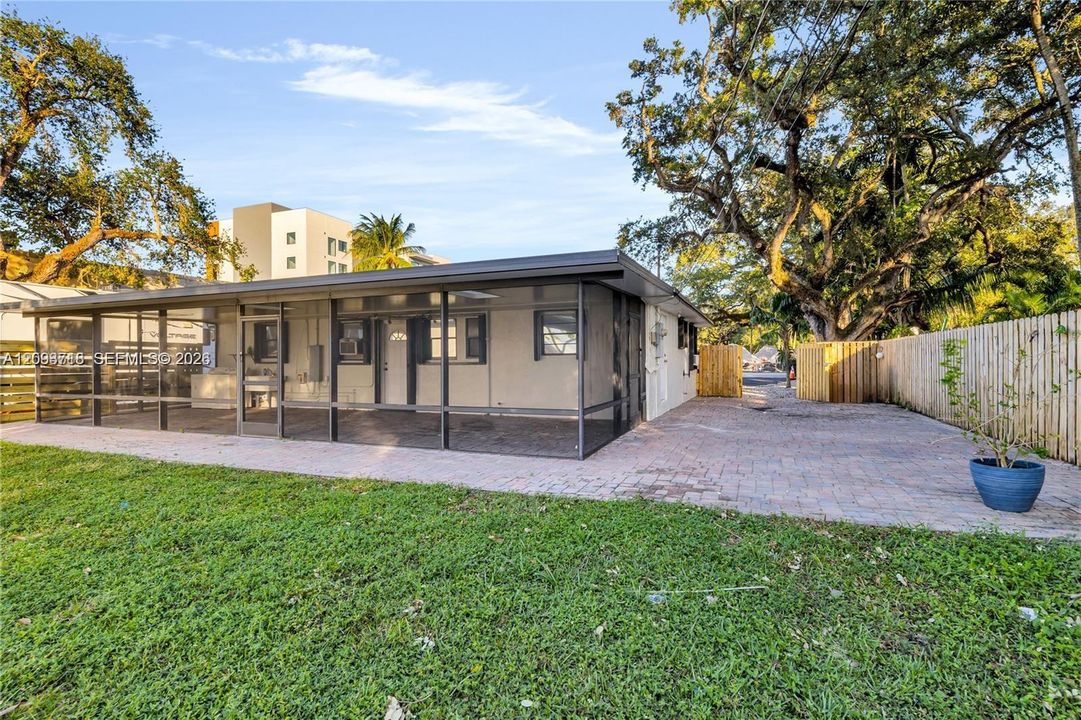 En Venta: $650,000 (0 camas, 0 baños, 1103 Pies cuadrados)