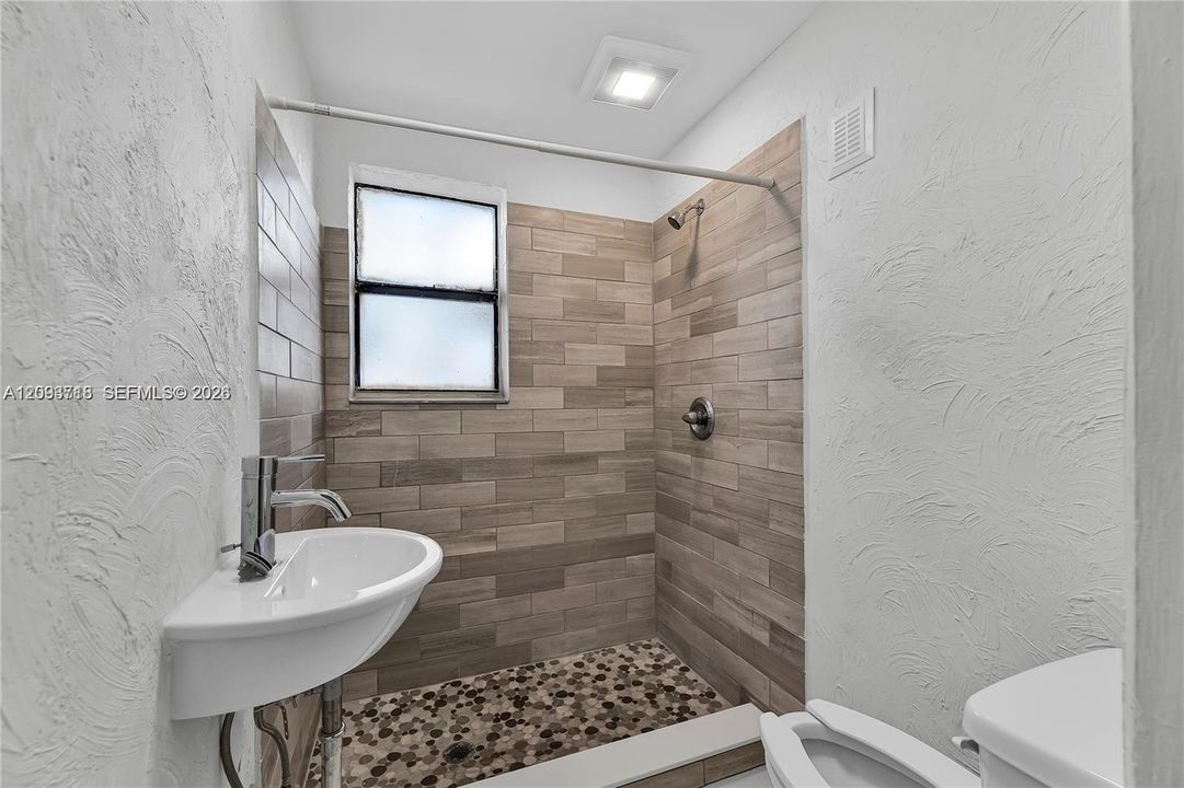 En Venta: $650,000 (0 camas, 0 baños, 1103 Pies cuadrados)
