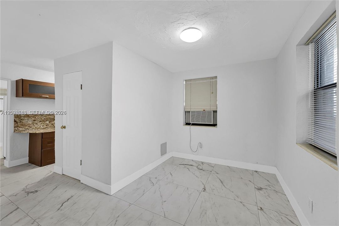 En Venta: $650,000 (0 camas, 0 baños, 1103 Pies cuadrados)