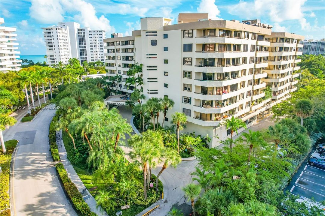 For Rent: $5,300 (2 beds, 2 baths, 1460 Square Feet)