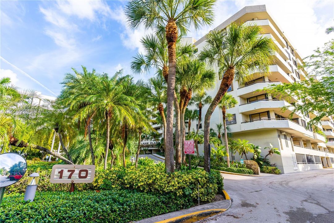 For Rent: $5,300 (2 beds, 2 baths, 1460 Square Feet)