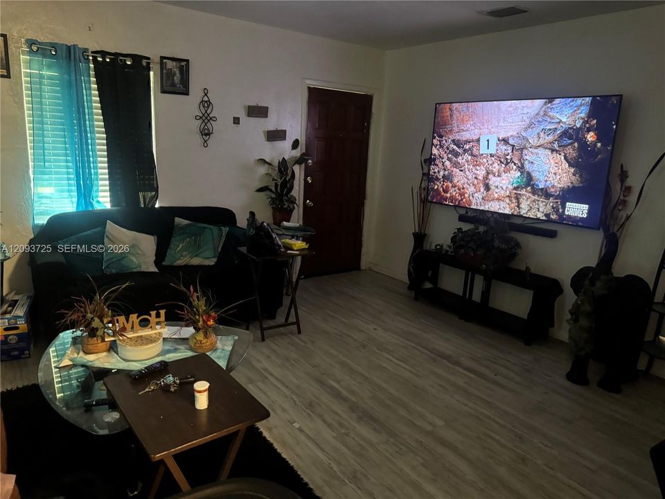 En Venta: $525,000 (4 camas, 1 baños, 1056 Pies cuadrados)