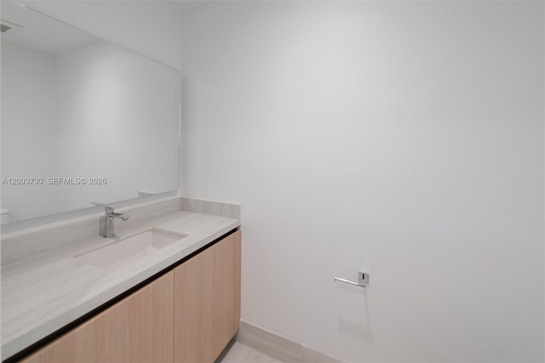 В аренду: $5,700 (1 спален, 1 ванн, 962 Квадратных фут)