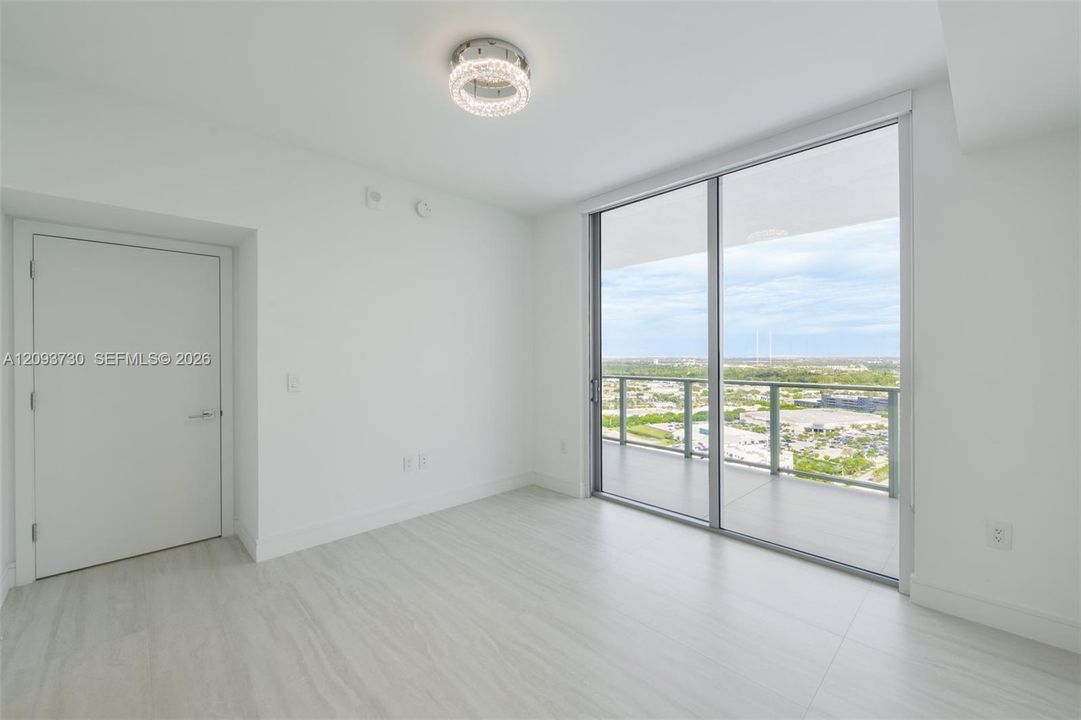 В аренду: $5,700 (1 спален, 1 ванн, 962 Квадратных фут)