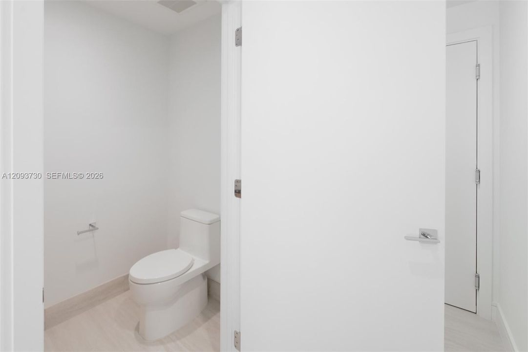 В аренду: $5,700 (1 спален, 1 ванн, 962 Квадратных фут)