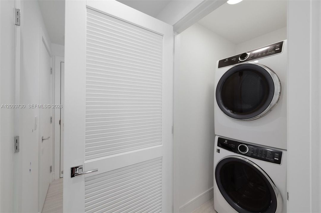 В аренду: $5,700 (1 спален, 1 ванн, 962 Квадратных фут)