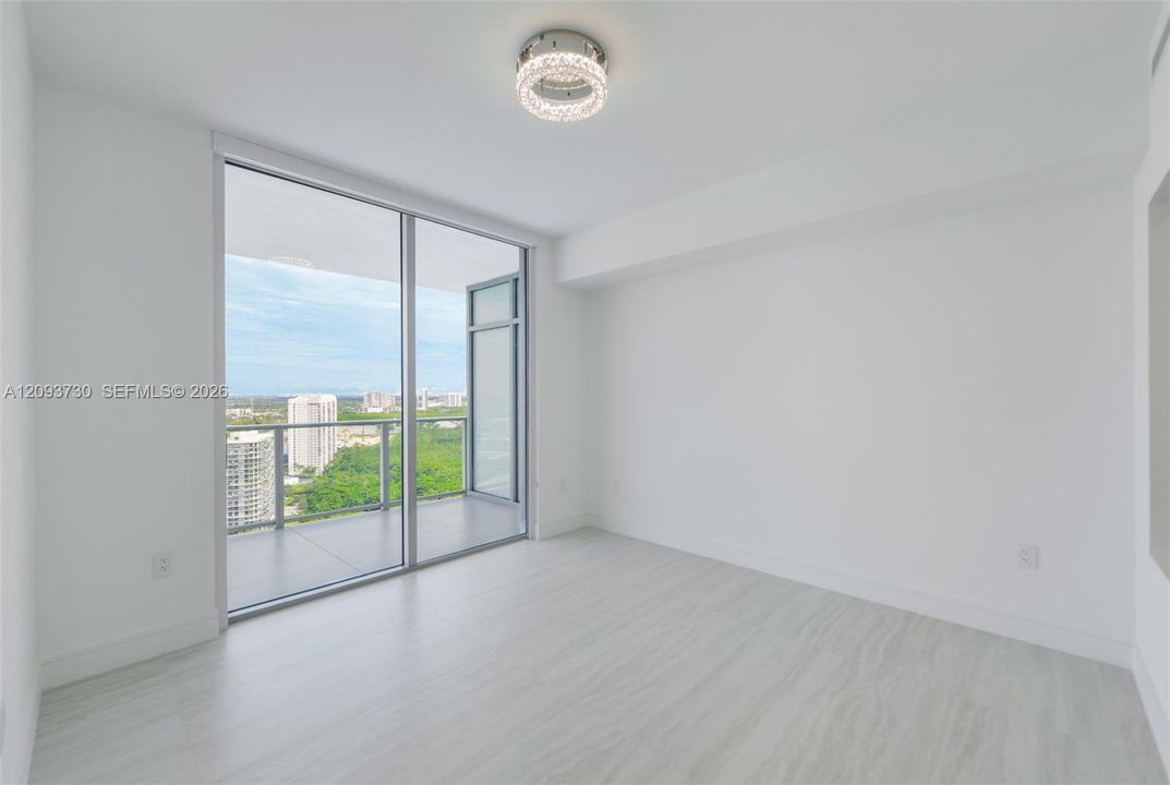 В аренду: $5,700 (1 спален, 1 ванн, 962 Квадратных фут)