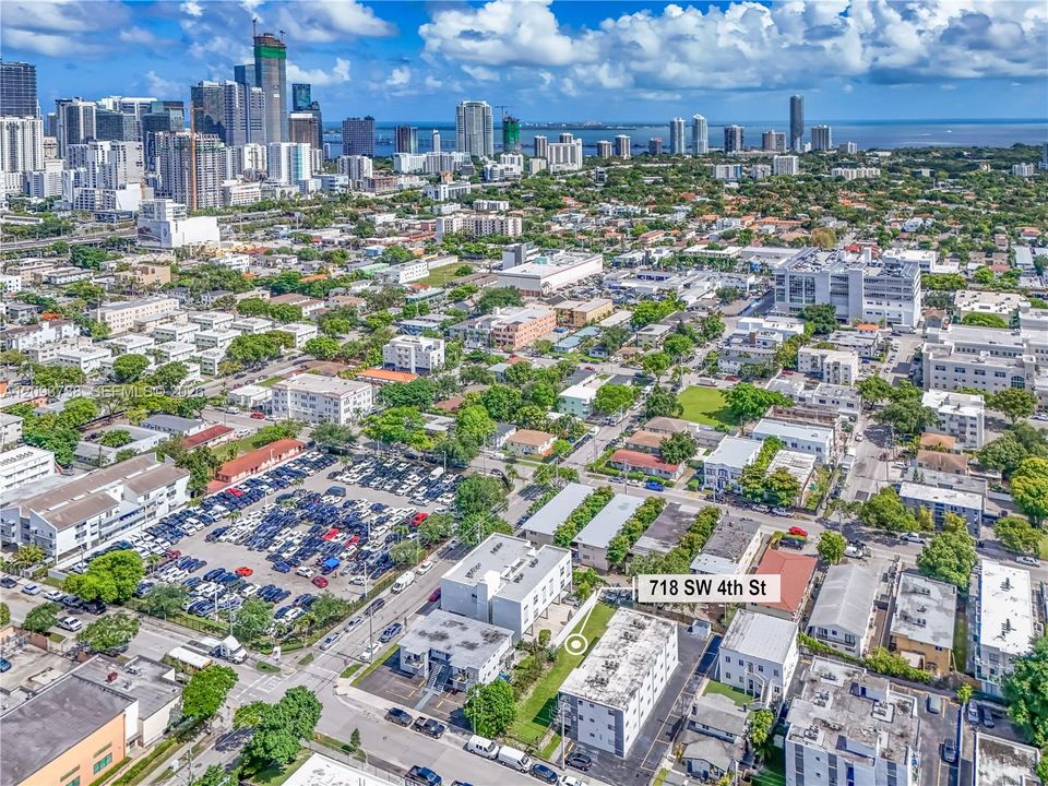 На продажу: $650,000 (0.11 acres)