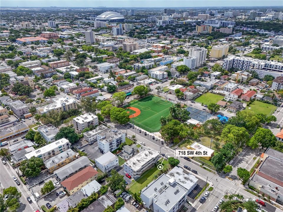 На продажу: $650,000 (0.11 acres)