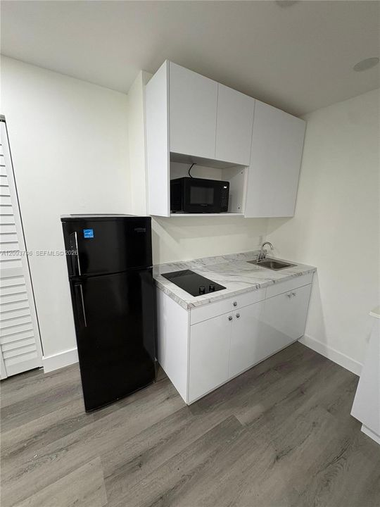 For Rent: $1,400 (1 beds, 1 baths, 1927 Square Feet)