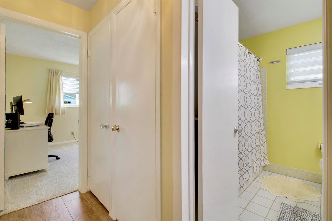 Hall / guest bath