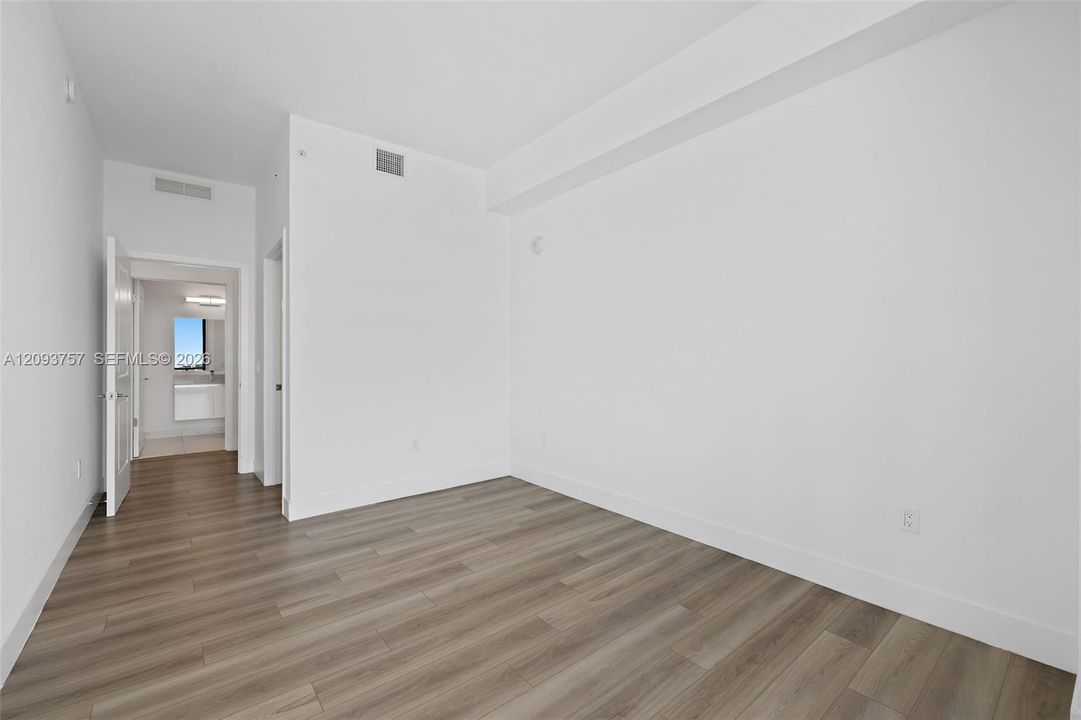 For Rent: $4,500 (2 beds, 2 baths, 1297 Square Feet)