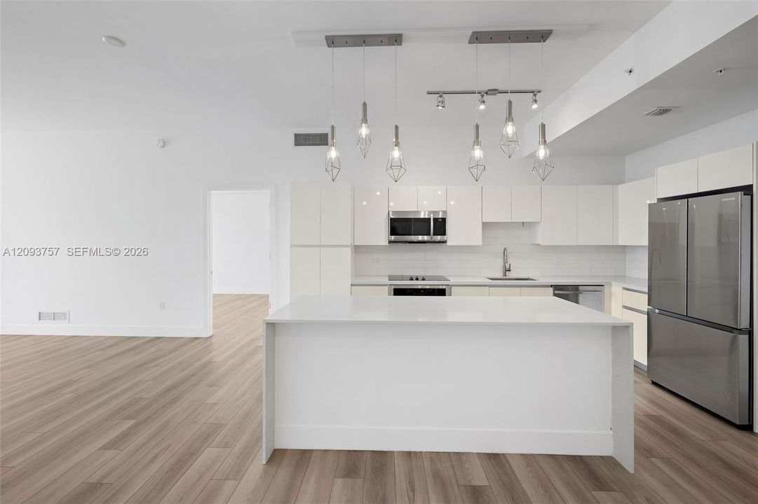 For Rent: $4,500 (2 beds, 2 baths, 1297 Square Feet)