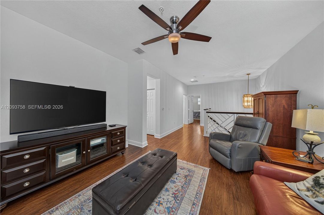 For Sale: $559,000 (3 beds, 3 baths, 2320 Square Feet)