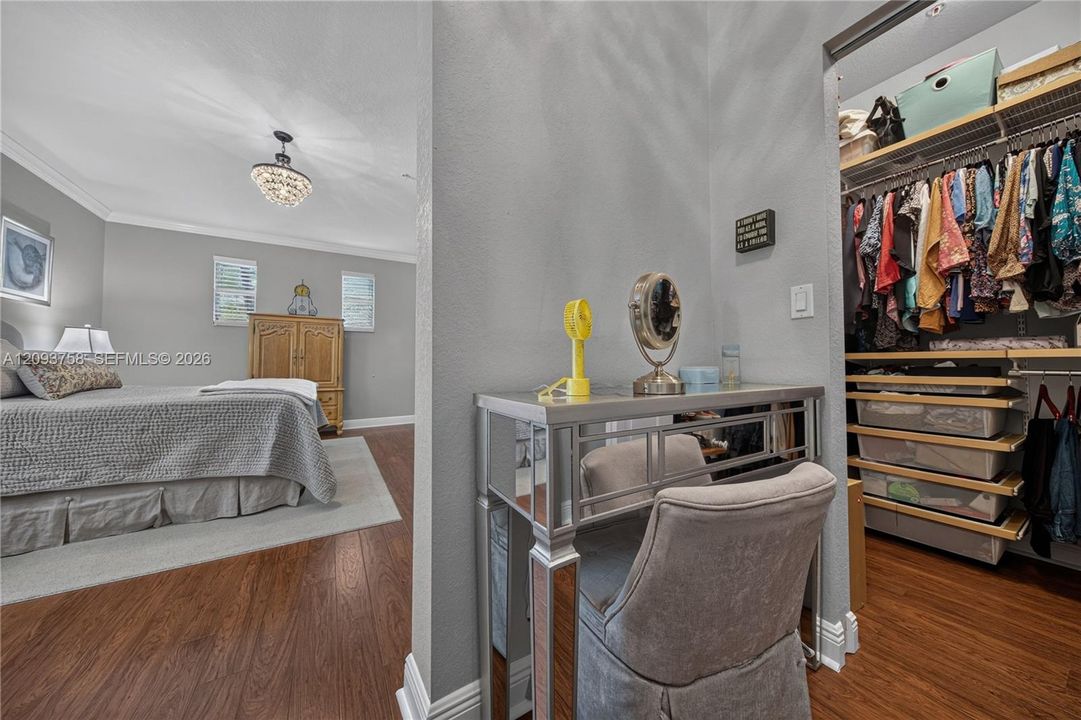 For Sale: $559,000 (3 beds, 3 baths, 2320 Square Feet)