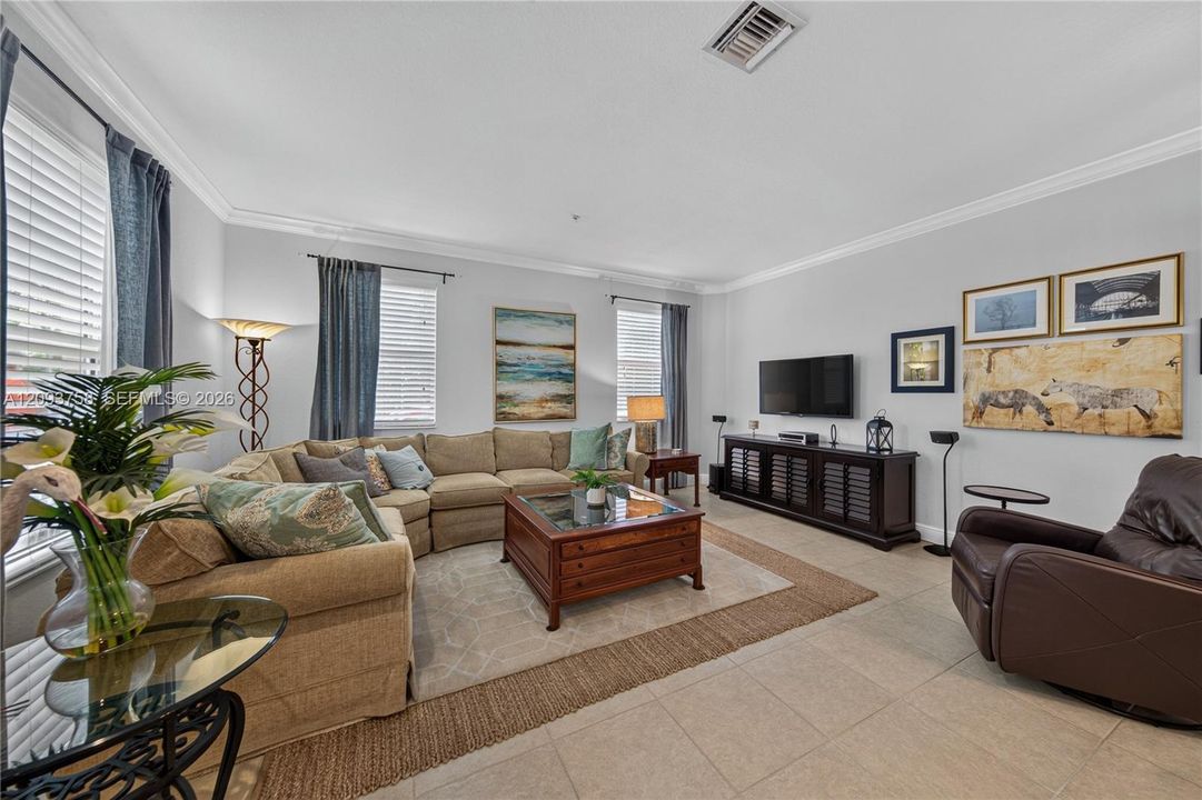 For Sale: $559,000 (3 beds, 3 baths, 2320 Square Feet)