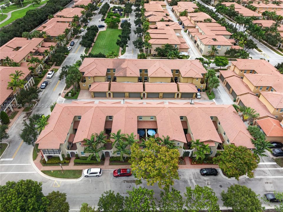 For Sale: $559,000 (3 beds, 3 baths, 2320 Square Feet)