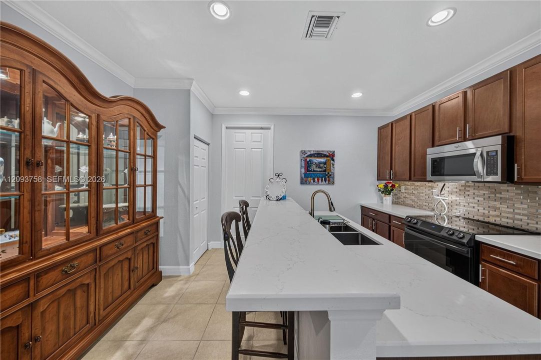 For Sale: $559,000 (3 beds, 3 baths, 2320 Square Feet)