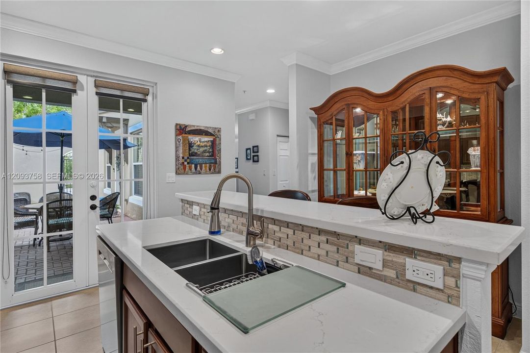 For Sale: $559,000 (3 beds, 3 baths, 2320 Square Feet)