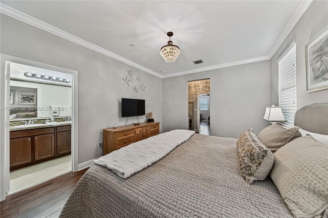 For Sale: $559,000 (3 beds, 3 baths, 2320 Square Feet)
