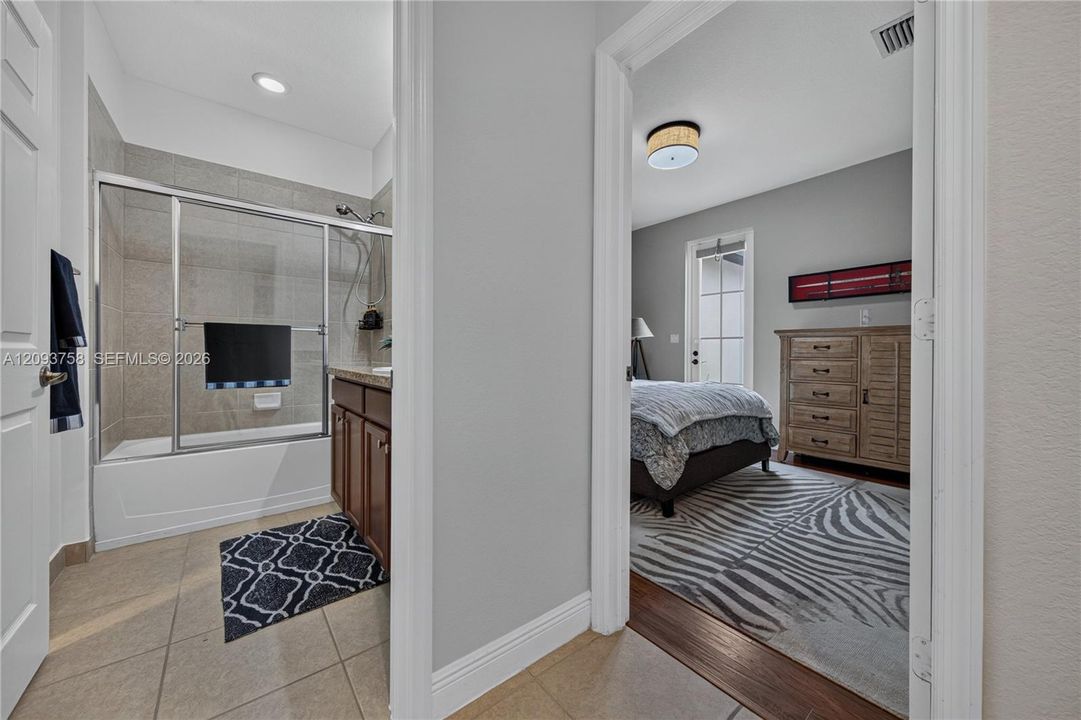 For Sale: $559,000 (3 beds, 3 baths, 2320 Square Feet)