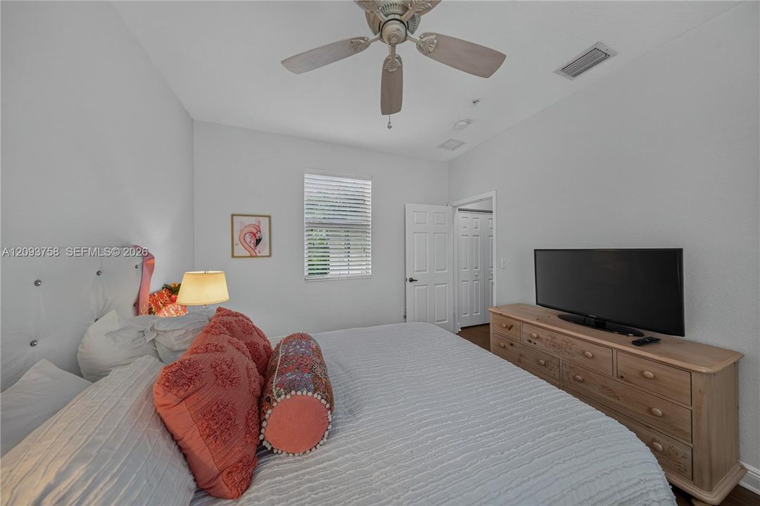 For Sale: $559,000 (3 beds, 3 baths, 2320 Square Feet)