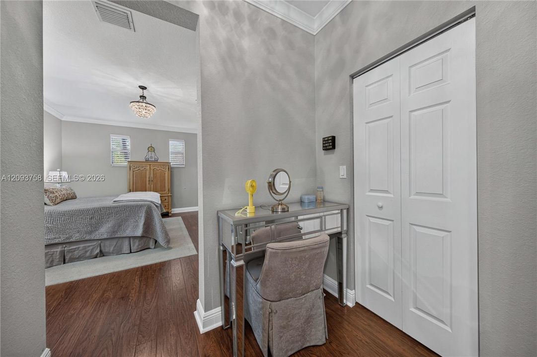 For Sale: $559,000 (3 beds, 3 baths, 2320 Square Feet)