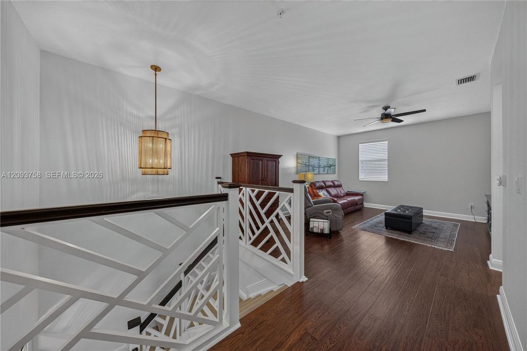 For Sale: $559,000 (3 beds, 3 baths, 2320 Square Feet)