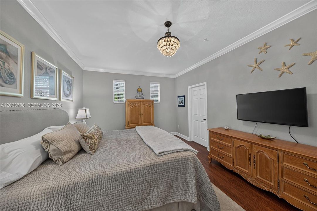 For Sale: $559,000 (3 beds, 3 baths, 2320 Square Feet)