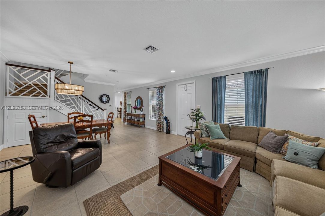 For Sale: $559,000 (3 beds, 3 baths, 2320 Square Feet)