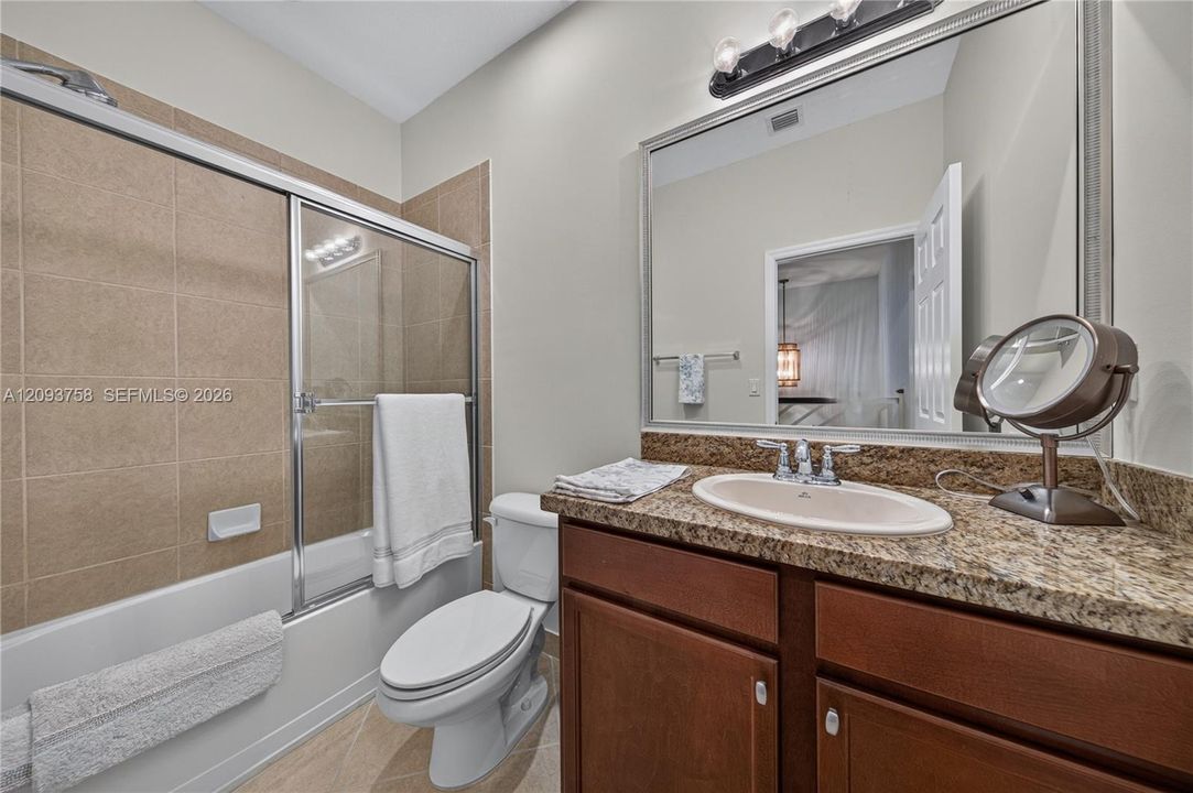For Sale: $559,000 (3 beds, 3 baths, 2320 Square Feet)